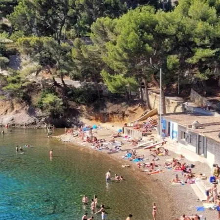 T2 Sur Le Port Λα Σιοτά